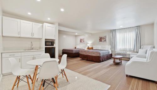Deluxe Family Room