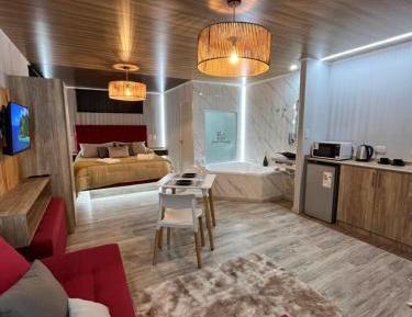 Deluxe Suite with Spa Bath