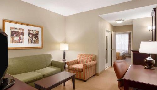 Queen Suite with Kitchen - Disability Access/Non-Smoking