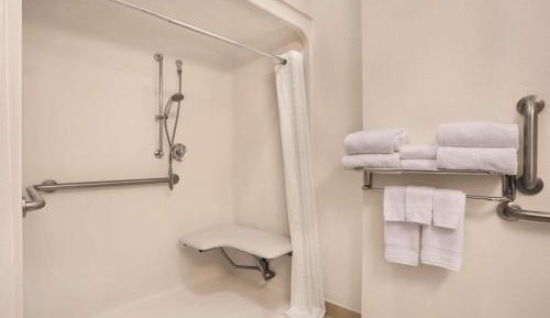 Queen Studio Suite - Disability Accessible