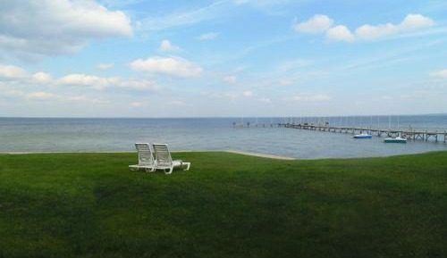 2 queen beds lake view