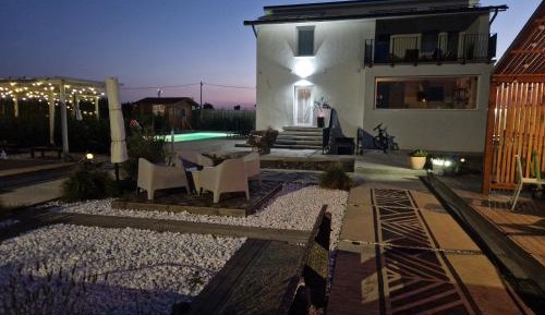 Deluxe Double Room with Side Sea View