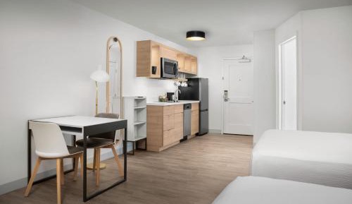 Studio with Two Queen Beds