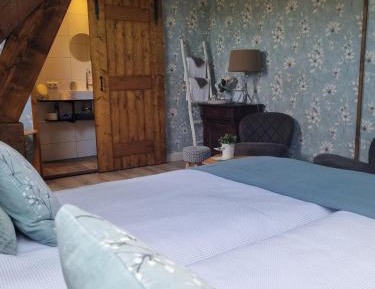 Triple Room with Private Bathroom