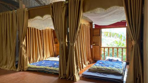 Single Room with Shared Bathroom