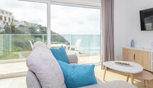Superior One-Bedroom Apartment with Sea View and Balcony - Top Floor