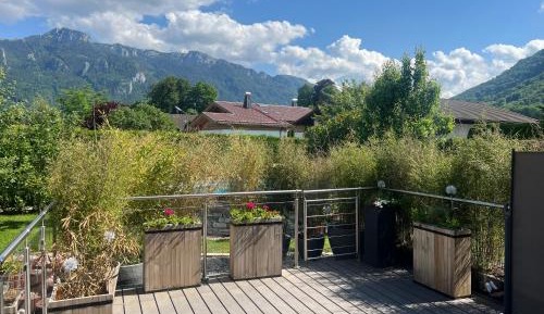 Apartment with Mountain View