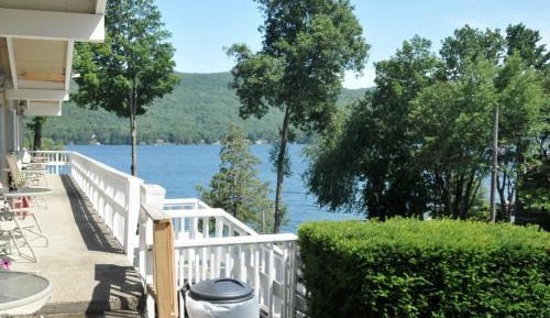  Lake Side  with Two Queen Beds