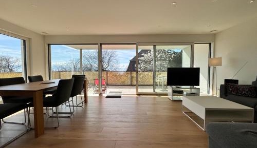 Apartment with Lake View