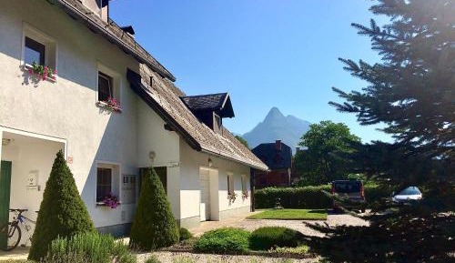 Apartment with Mountain View