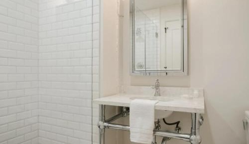 Three-Bedroom Deluxe Apartment