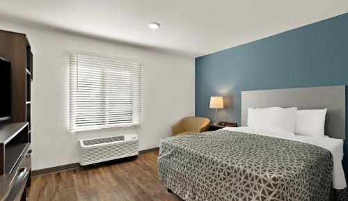 Queen Suite with Roll-In Shower - Disability Access/Non Smoking