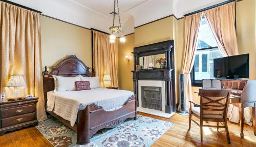 Deluxe Queen Room