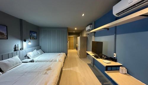 Quadruple Room with Private Bathroom