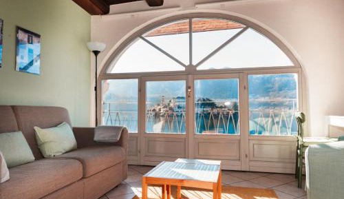 Apartment with Lake View