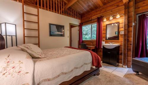 Queen Room (2 Adults + 1 Child)