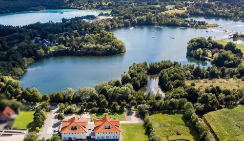 Apartment with Lake View