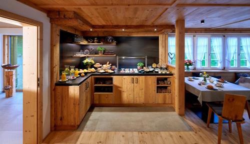 Small Family Room (2-3 people)