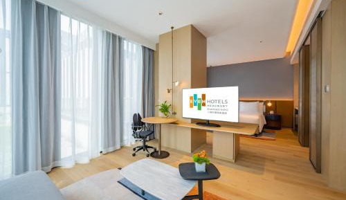 One-Bedroom King Suite