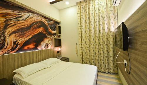 Deluxe Queen Room
