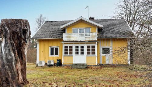 Three-Bedroom Holiday Home 