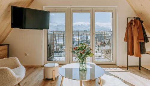 Apartment with Mountain View