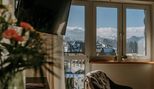Apartment with Mountain View