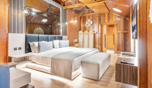 Wooden Chalet with Sea View 