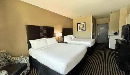 Standard Room with Two Queen Beds - Communications Accessible Tub