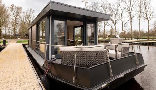 Two-Bedroom House Boat
