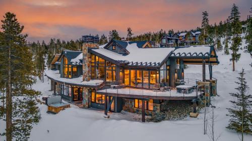 Five-Bedroom Holiday Home