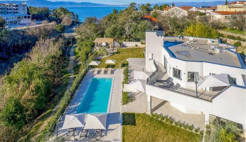 Six-Bedroom Holiday Home