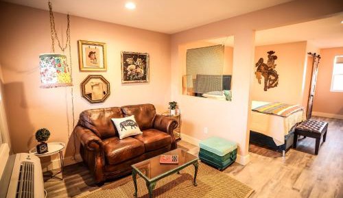 Deluxe Queen Suite
