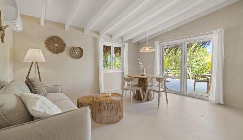 Villa with Garden View