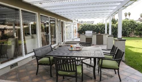 Three-Bedroom Holiday Home 