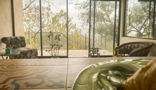 Apartment with Mountain View