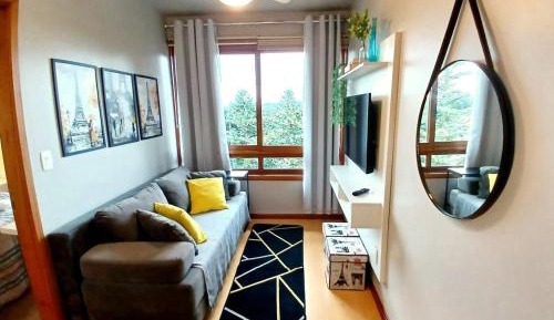 Apartment with Mountain View