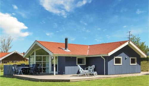 Three-Bedroom Holiday Home 