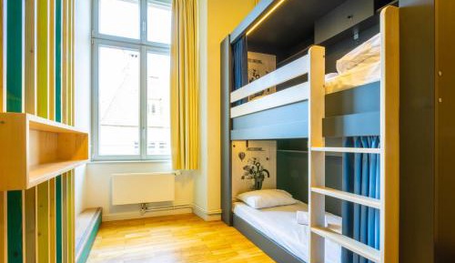 Bed in 6-Bed Mixed Dormitory Room
