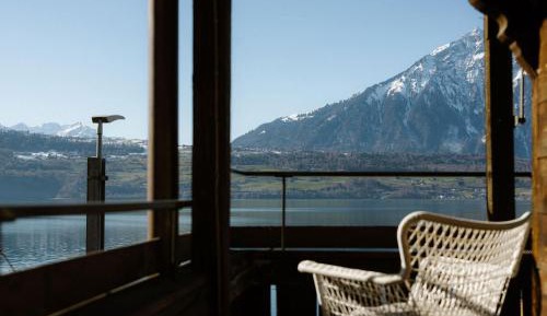 Apartment with Lake View