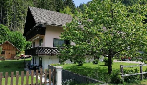 Two-Bedroom Apartment with Terrace and Mountain View