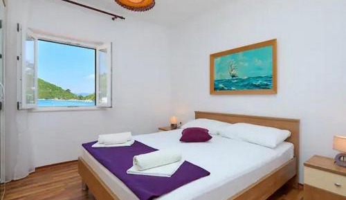 Three-Bedroom Apartment with Terrace and Sea View