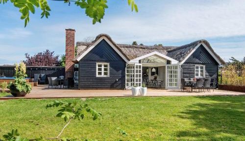 Three-Bedroom Holiday Home 