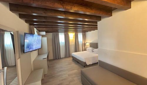 Large Double or Twin Room