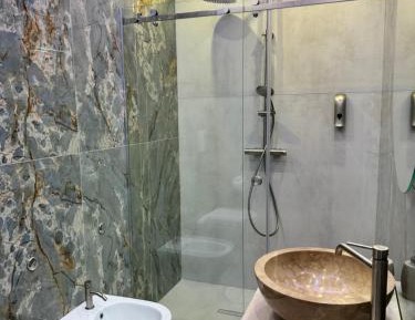 Queen Room with Spa Bath
