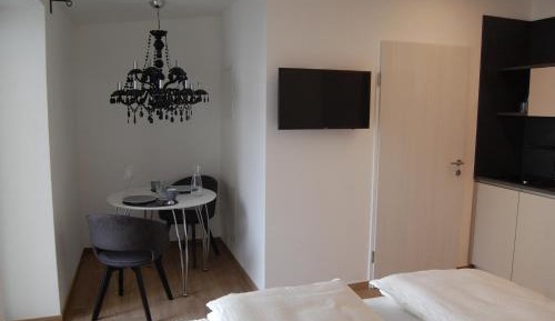 Deluxe Studio