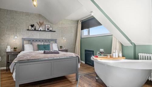 Four-Bedroom Luxury Apartment
