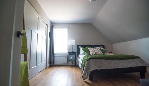 Deluxe Queen Room