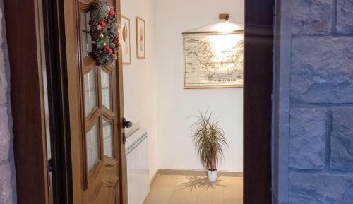 Apartment with Mountain View