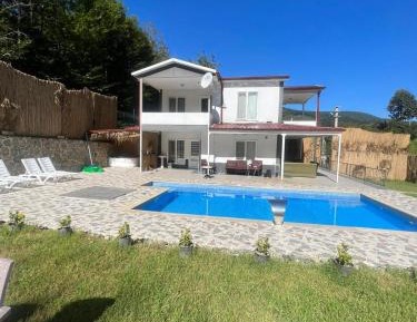 Villa with Garden View